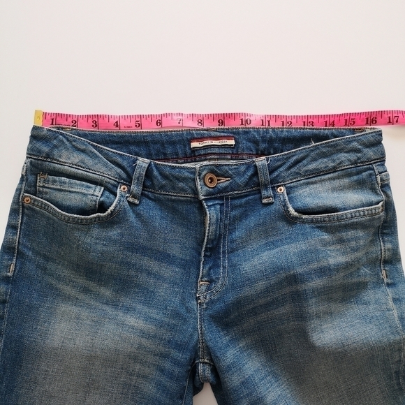 Tommy Hilfiger Boyfriend Jeans in Size 4/27 - Picture 2 of 9